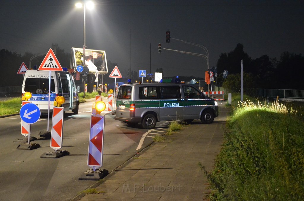 VU LKW umgestuerzt Feldkassel Industriestr Robert Boschstr P078.JPG